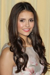 Nina Dobrev ニーナ・ドブレフ