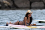 Рианна - в бикини на Гаваях, 27.04.2012 (86xHQ) A708cc198957889