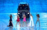 Бантон, Бекхэм, Браун, Холливелл, Чисхолм, Spice Girls (Спайс Герлс) на закрытии олимпийский игр 12.08.12 (190xHQ) Fd8770209819119